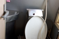 train-toilet